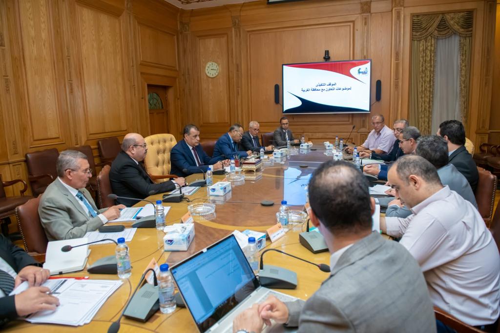 وزير الإنتاج الحربى يلتقى محافظ الغربية لمتابعة موضوعات التعاون 