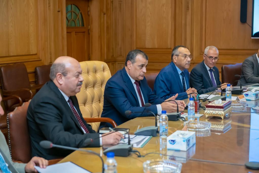 وزير الإنتاج الحربى يلتقى محافظ الغربية لمتابعة موضوعات التعاون 