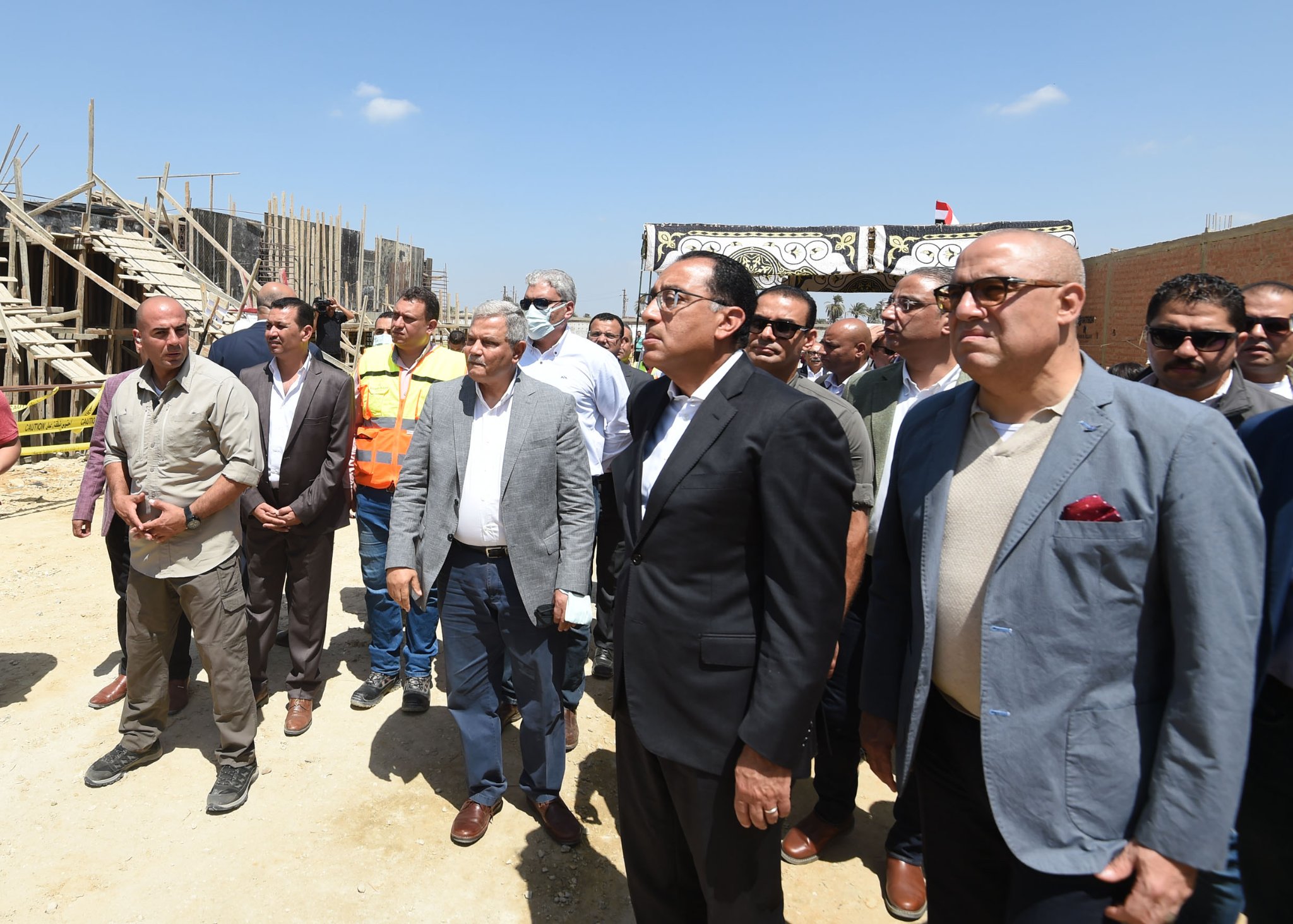 رئيس الوزراء يتفقد أعمال توسعات محطة تنقية مياه الشرب بقرية العزب