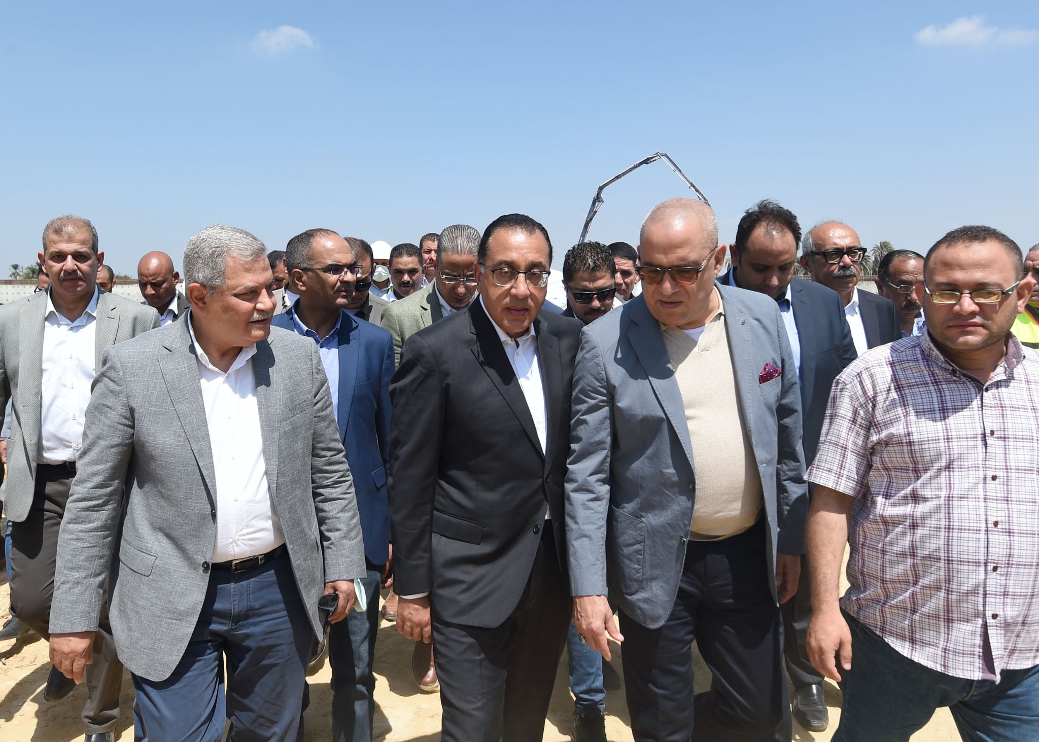 رئيس الوزراء يتفقد أعمال توسعات محطة تنقية مياه الشرب بقرية العزب