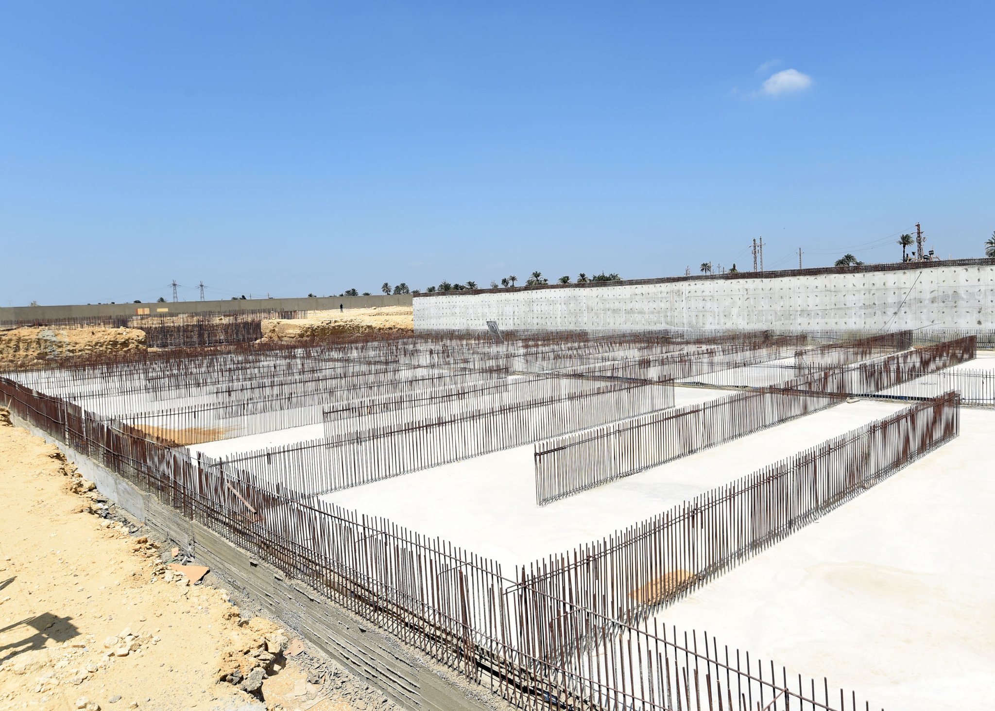 رئيس الوزراء يتفقد أعمال توسعات محطة تنقية مياه الشرب بقرية العزب