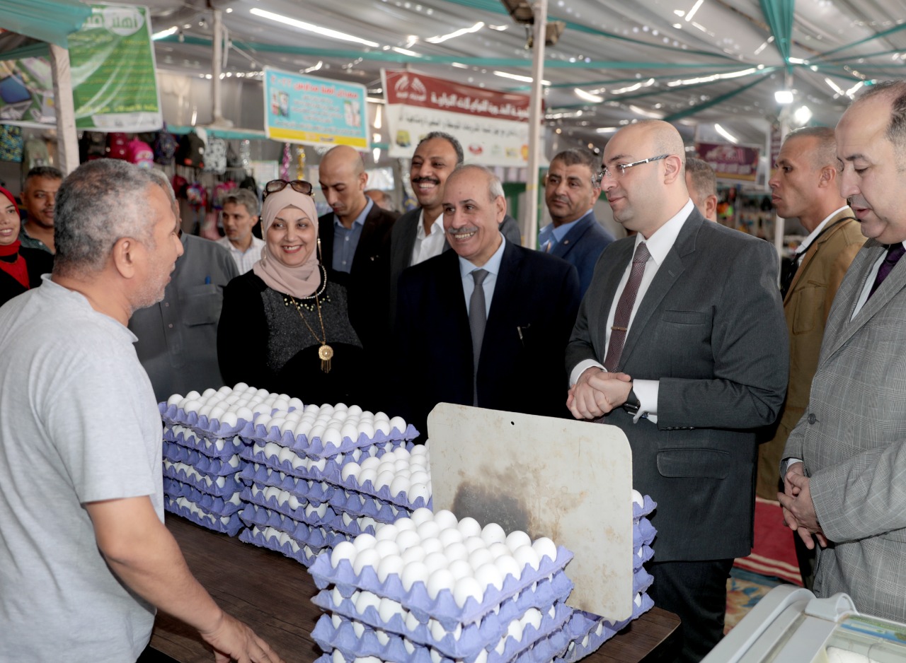 محافظ بني سويف يفتتح معرض (أهلاً مدارس) 