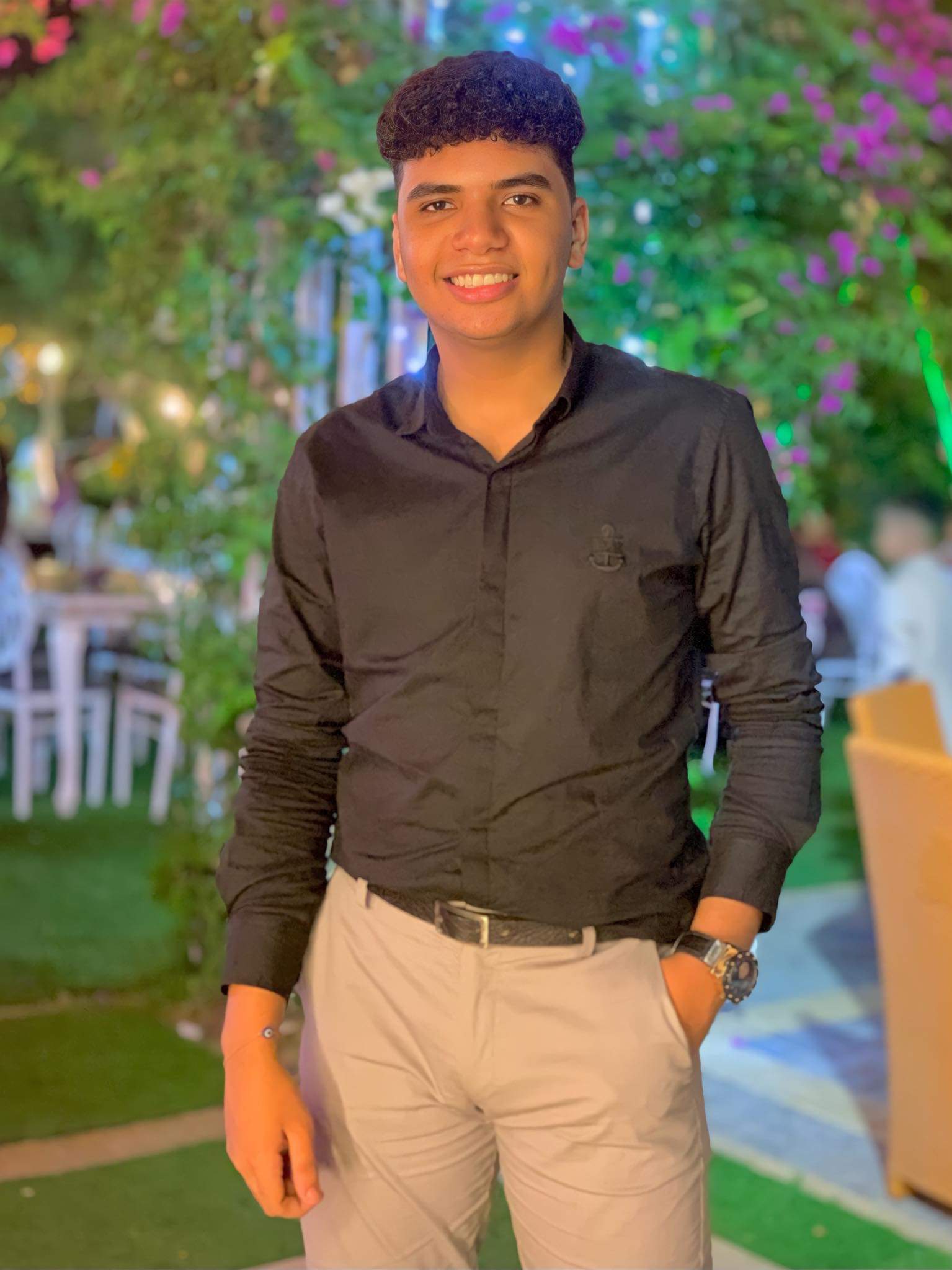 احمد رمزى طالب يعشق الرسم على الكمبيوتر