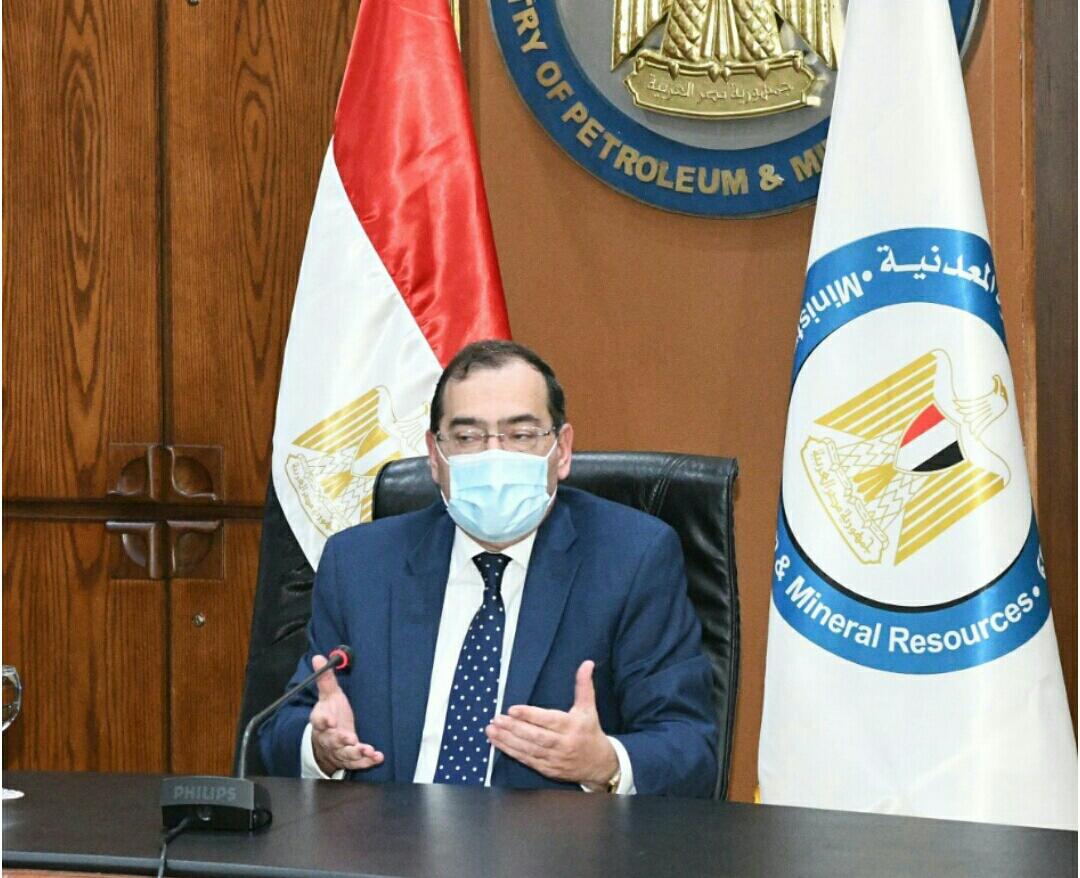 وزير البترول خلال اجتماع موسع بعدد من رؤساء الشركات