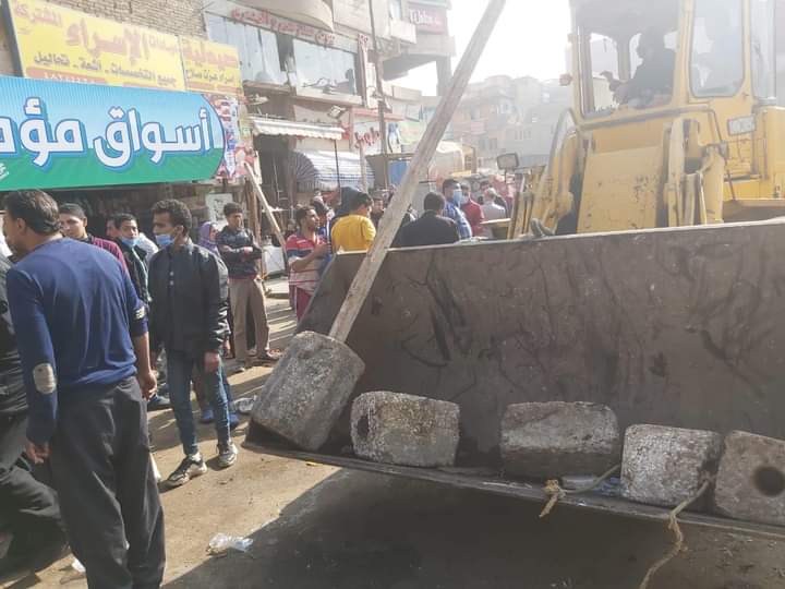  نائب محافظ القليوبية يقود حملة لضبط المخالفات بشرق شبرا الخيمة