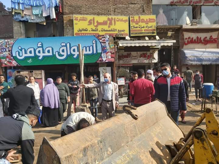  نائب محافظ القليوبية يقود حملة لضبط المخالفات بشرق شبرا الخيمة