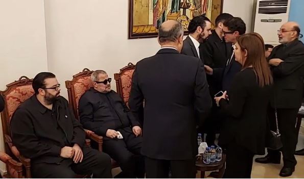 صور متداولة لـ حالة جورج وسوف فى عزاء نجله الاكبر