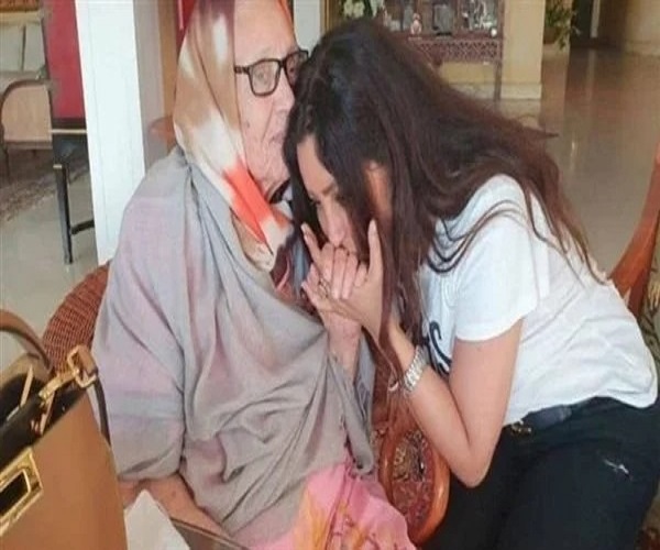 لطيفة ووالدتها الراحلة 