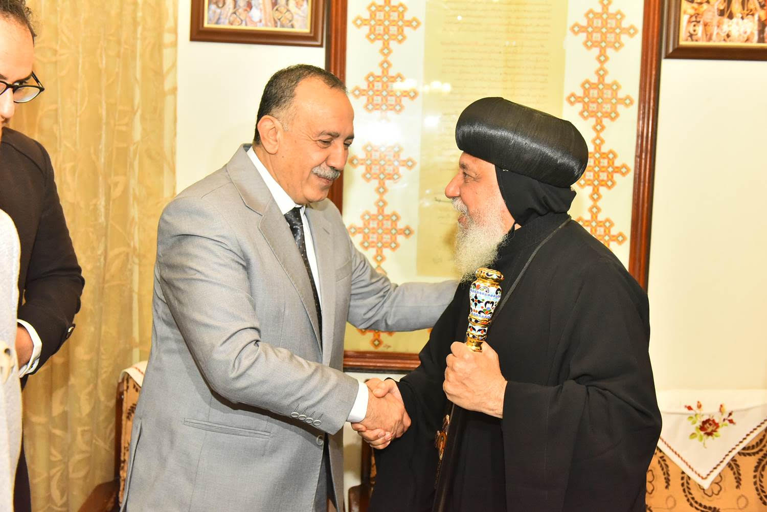 محافظ أسيوط يهنىء  الإخوة الأقباط بعيد الميلاد 