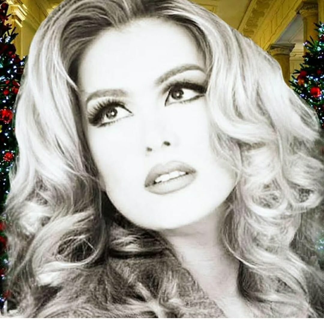 الفنانة سيمون