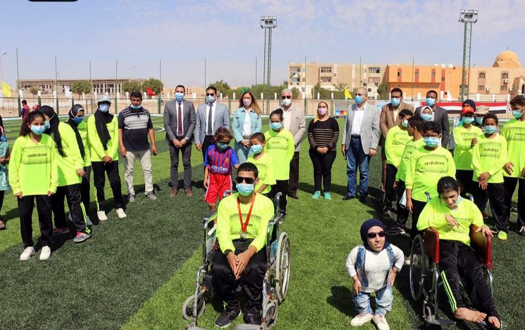 محافظ جنوب سيناء يفتتح ملعب قانوني بطور سيناء 
