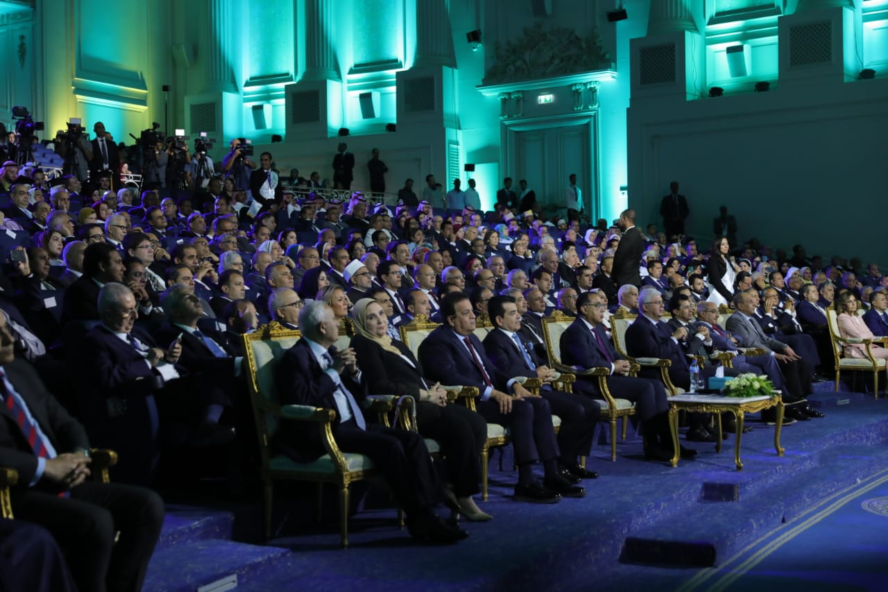  عاشور: تقديم 100 منحة رئاسية لدعم المواهب بدول العالم الإسلامي