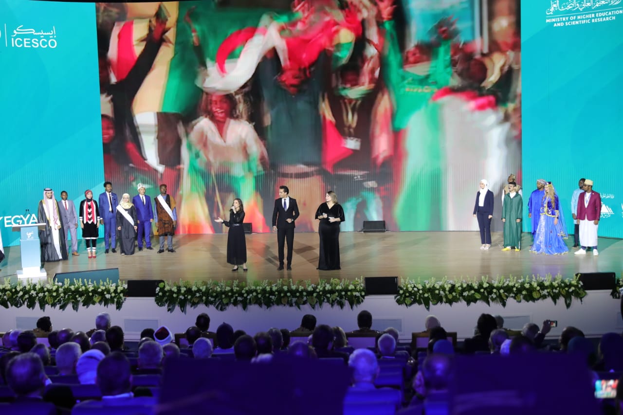  عاشور: تقديم 100 منحة رئاسية لدعم المواهب بدول العالم الإسلامي