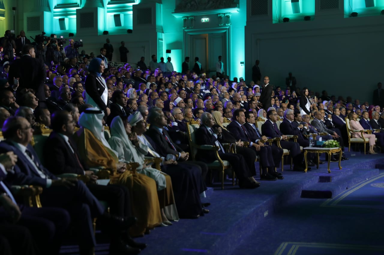  عاشور: تقديم 100 منحة رئاسية لدعم المواهب بدول العالم الإسلامي