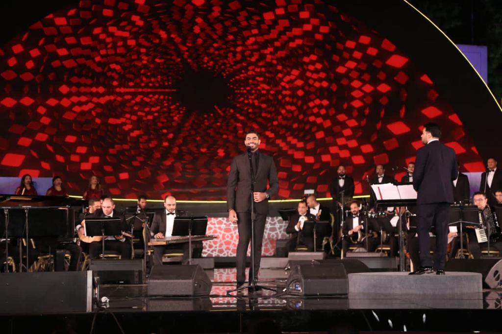خالد سليم يحتفل بعيد ميلاده مع الجمهور.. وفرح الموجي تلفت الانظار 