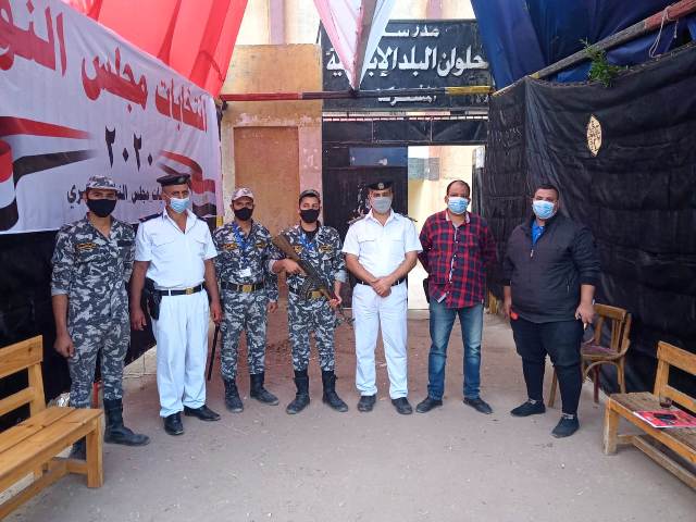 انتشار شرطى بمحيط لجان الاقتراع لتأمين سير العملية الانتخابية .. صور 