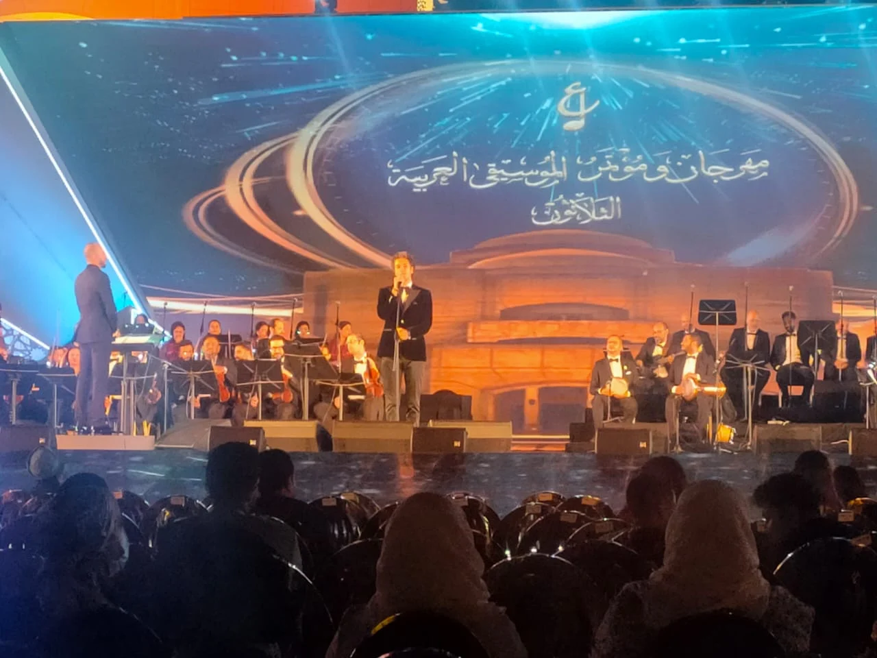 محمد محسن يغازل جمهور الموسيقي العربية ب