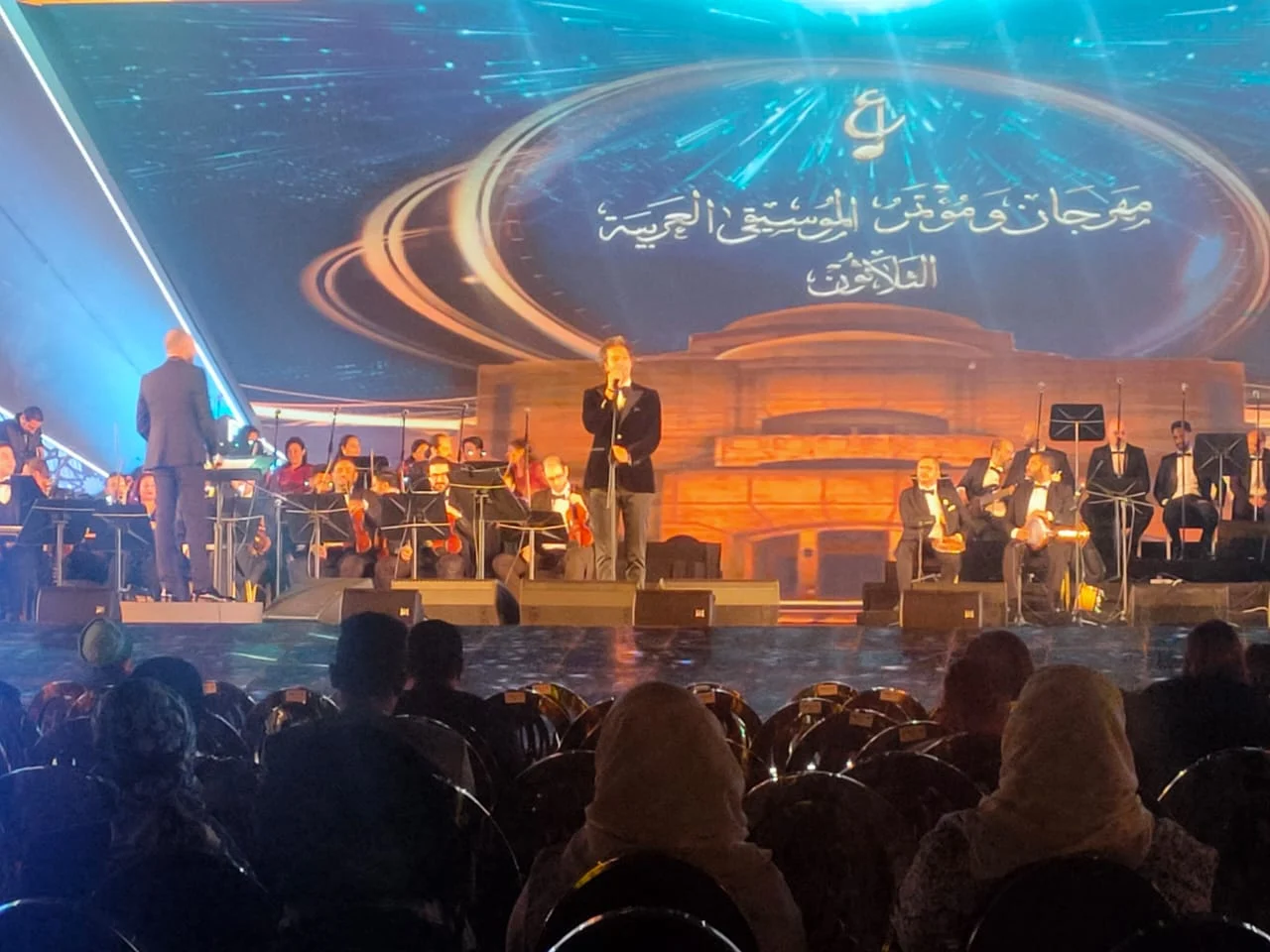 محمد محسن يغازل جمهور الموسيقي العربية ب