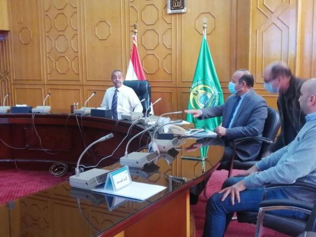 محافظ الإسماعيلية يترأس غرفة عمليات جولة الاعادة في انتخابات النواب2020.صور