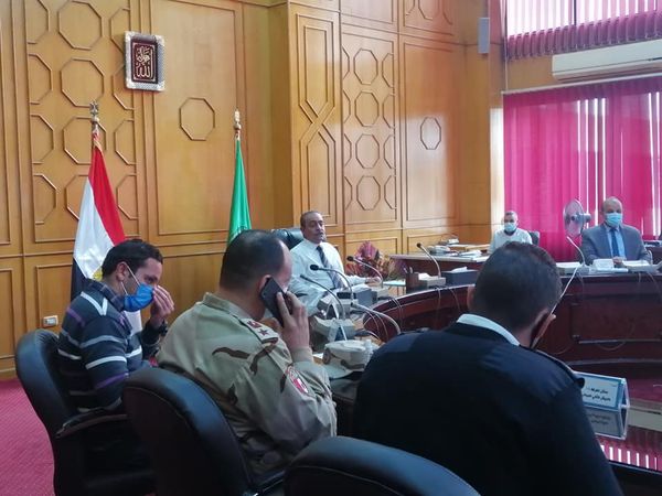 محافظ الإسماعيلية يترأس غرفة عمليات جولة الاعادة في انتخابات النواب2020.صور