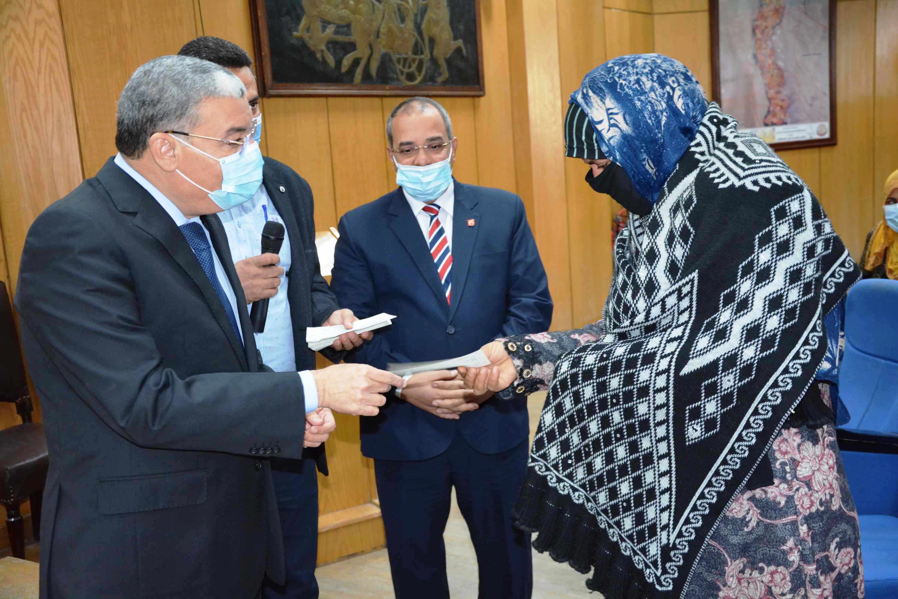 مشروعات صغيرة للاسر الاكثر احتياجا بالمنيا 