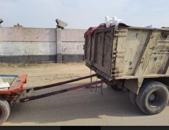 الجيزة تضبط عربات كارو تلقي مخلفات ورتش بنهر الطريق بالعمرانية وبولاق