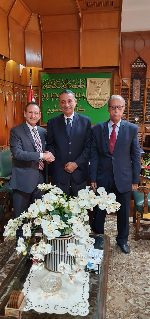 خفاجى يهنىء الفقى بعمادة حقوق الإسكندرية ويتمنى عودتها لعصرها الذهبى