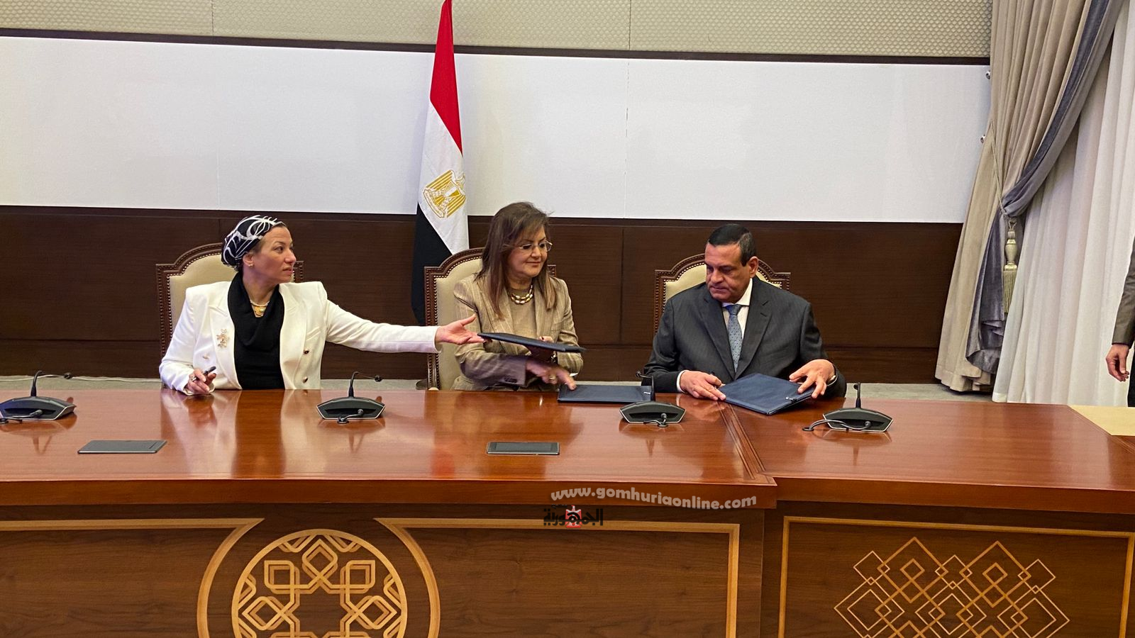 وزراء التخطيط والتنمية المحلية والبيئة يوقعون عقد تنفيذ المرحلة الرابعة من البنية الأساسية لمنظومة المخلفات الصلبة بالمحافظات