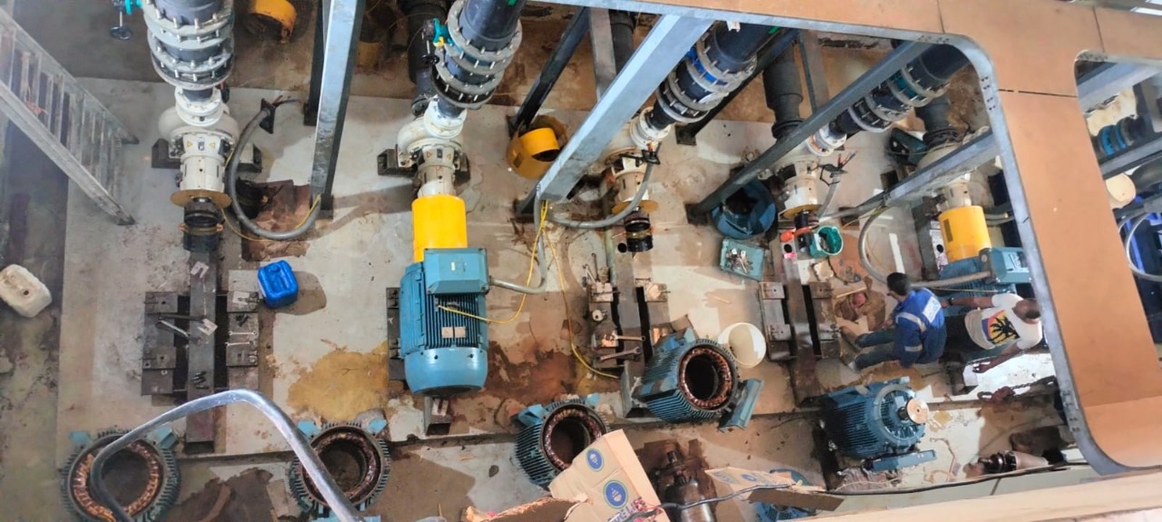 رئيس مياه مطروح يتابع اعمال الصيانة بمجمع محطات تحلية الرميلة