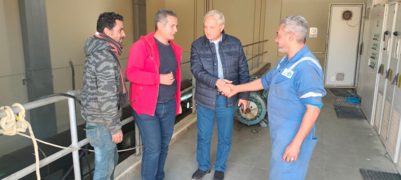 رئيس مياه مطروح يتابع اعمال الصيانة بمجمع محطات تحلية الرميلة