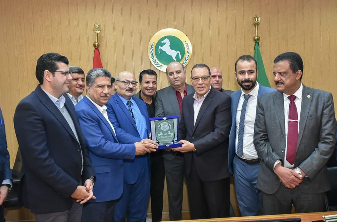 محافظ الشرقية يُكرم لاعبي فريق الهوكي بنادي الشرقية الرياضي 