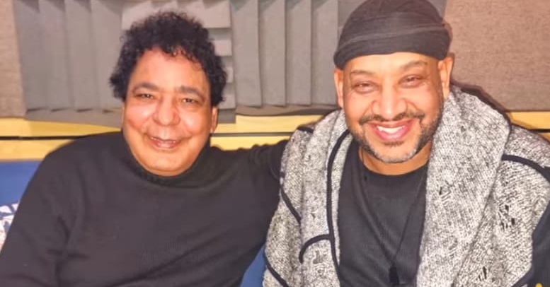 محمد منير وعصام كاريكا 