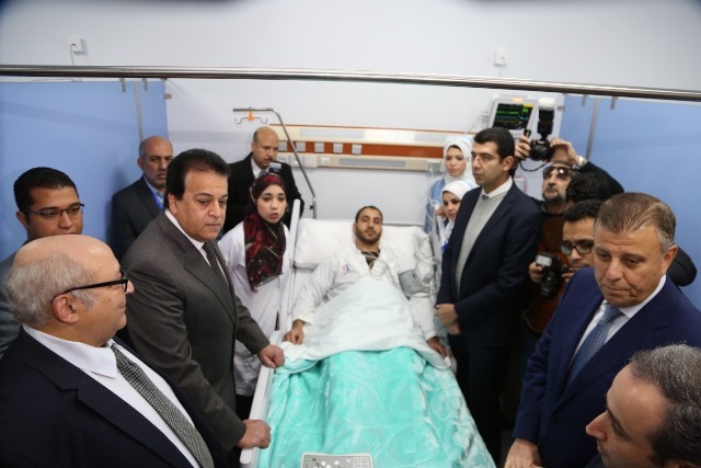 وزير التعليم العالى يفتتح تجديدات بمستشفى عين شمس التخصصي صور