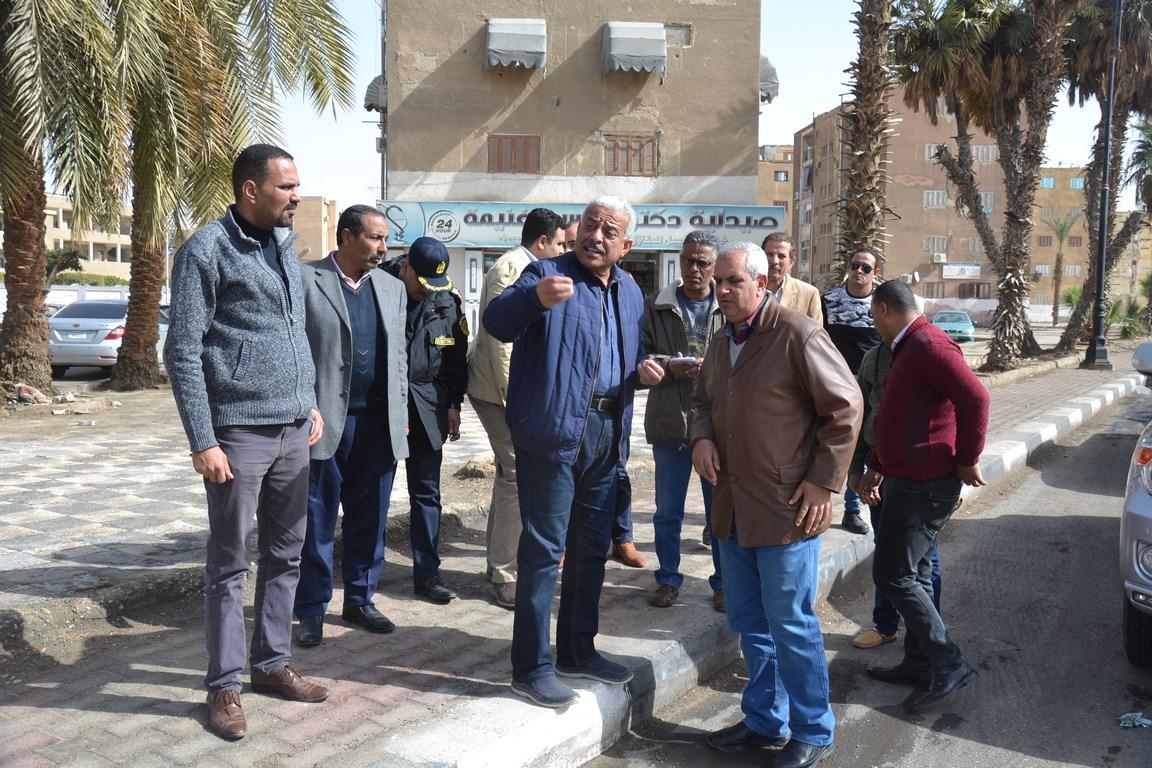 محافظ السويس:  استكمال أعمال الرصف وازالة الاكشاك المخالفة ورفع التراكمات بحي الاربعين