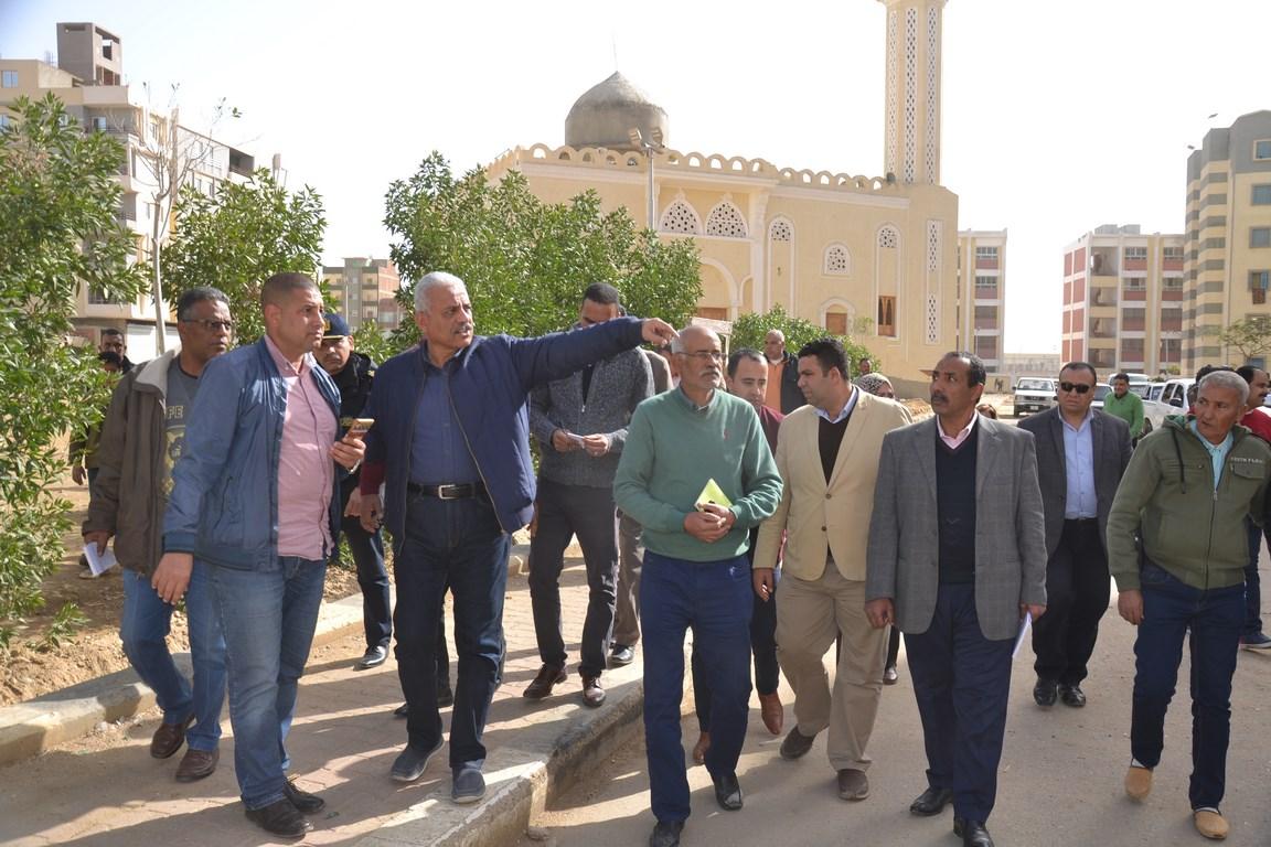محافظ السويس:  استكمال أعمال الرصف وازالة الاكشاك المخالفة ورفع التراكمات بحي الاربعين