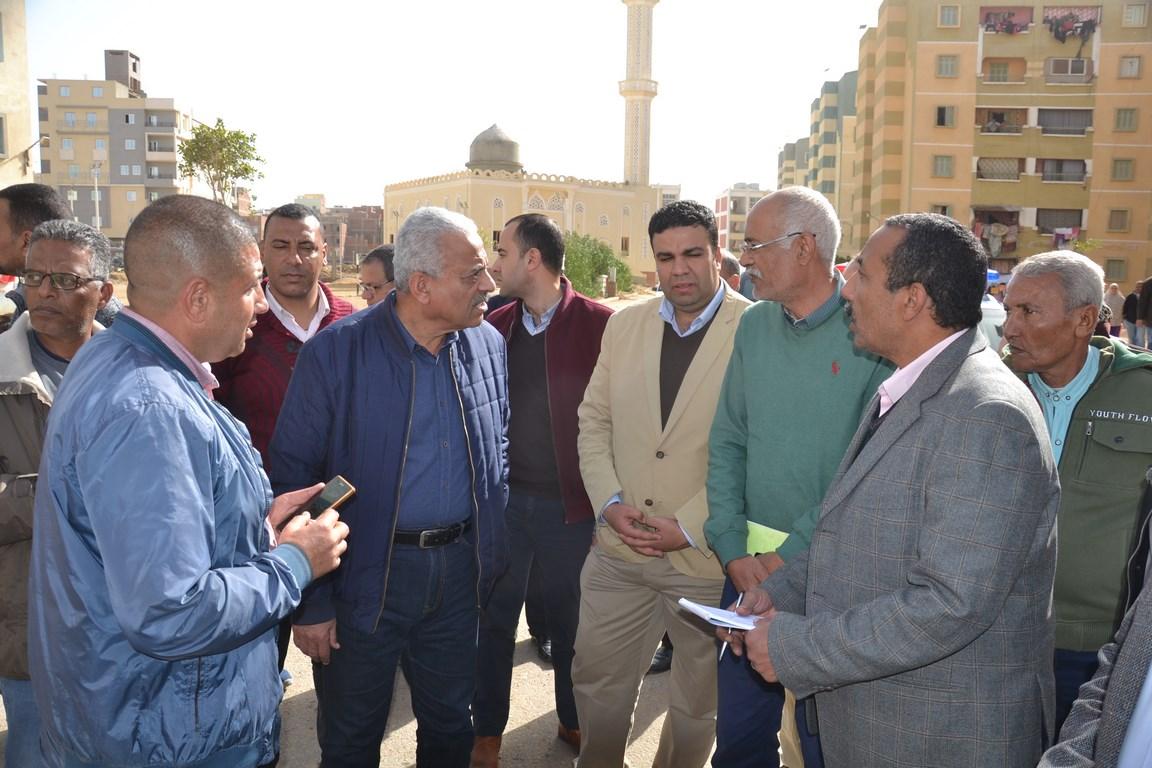 محافظ السويس:  استكمال أعمال الرصف وازالة الاكشاك المخالفة ورفع التراكمات بحي الاربعين