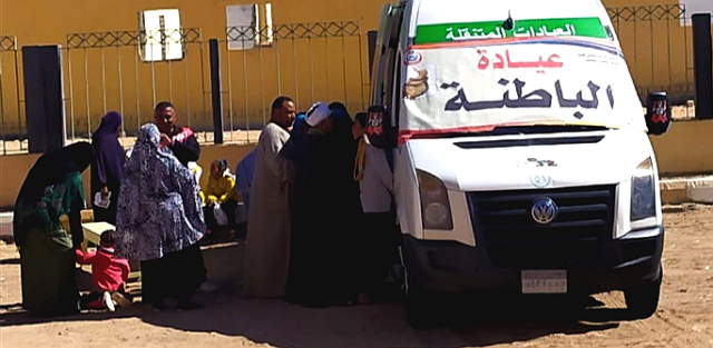 القوافل الطبية عالجت سكان المناطق النائية مجانا في الوادى الجديد.صور