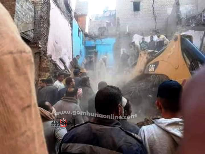 السكرتير المساعد لسوهاج يتفقد موقع حادث انهيار منزل بمدينة جرجا..صور