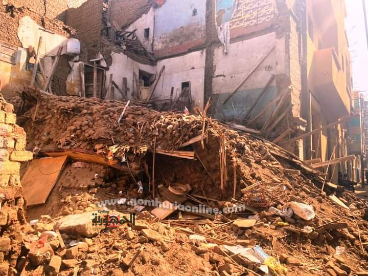 السكرتير المساعد لسوهاج يتفقد موقع حادث انهيار منزل بمدينة جرجا..صور