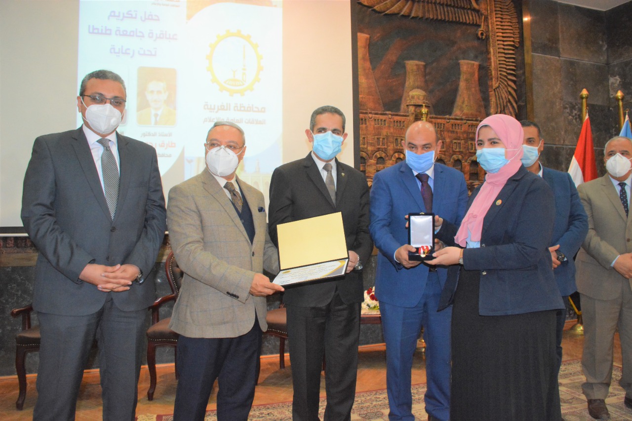 محافظ الغربية في حوار مفتوح لتكريم عباقرة الجامعات المصرية-صور