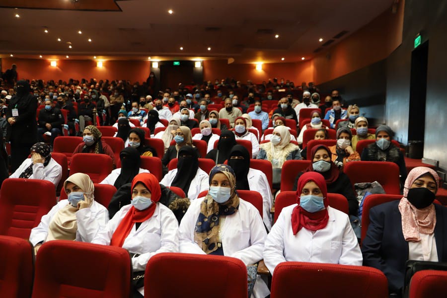 سعفان يسلم 59 شهادة إتمام الدورات التدريبية مجانا علي مهن التفصيل والطباعة 