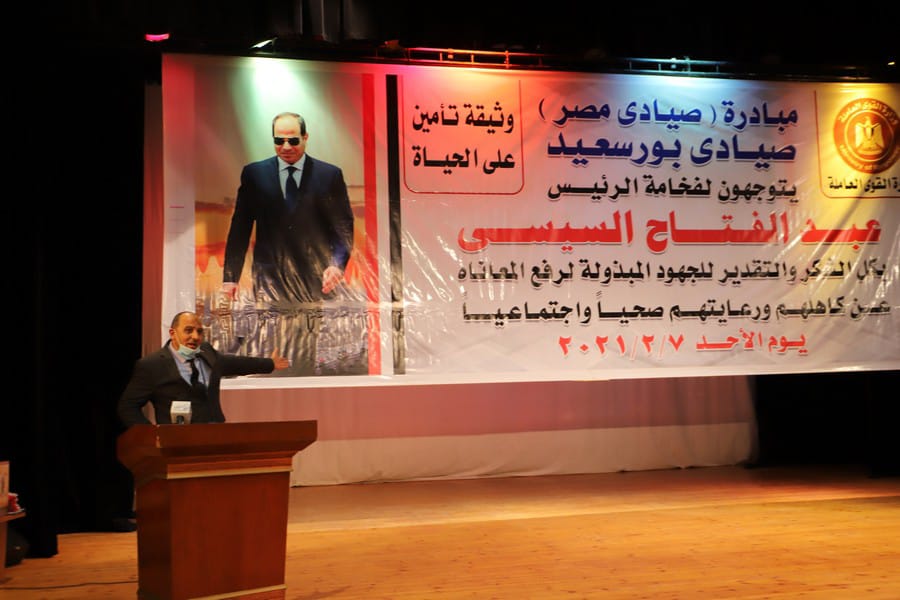 سعفان يسلم 59 شهادة إتمام الدورات التدريبية مجانا علي مهن التفصيل والطباعة 