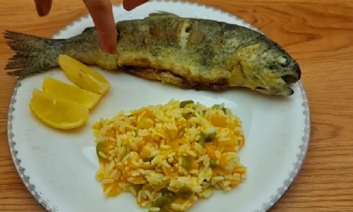 سمك وأرز بطريقة جديدة 