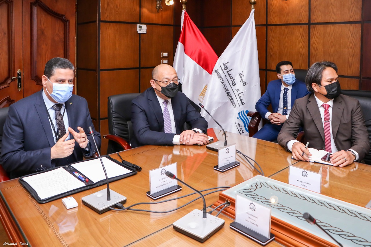 رئيس هيئة ميناء دمياط يستقبل  السفير الفلبينى لبحث أوجه  التعاون والإستثمار المشترك