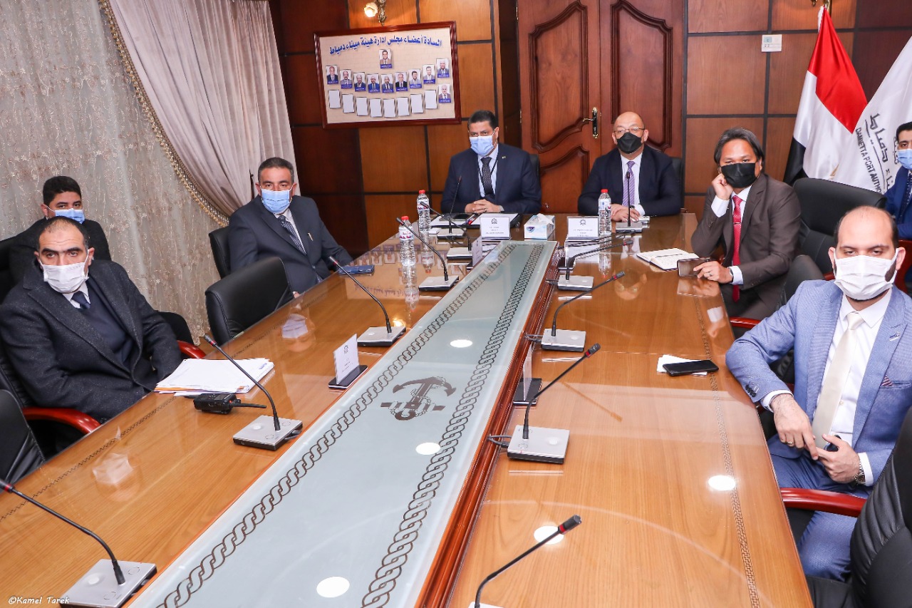 رئيس هيئة ميناء دمياط يستقبل  السفير الفلبينى لبحث أوجه  التعاون والإستثمار المشترك