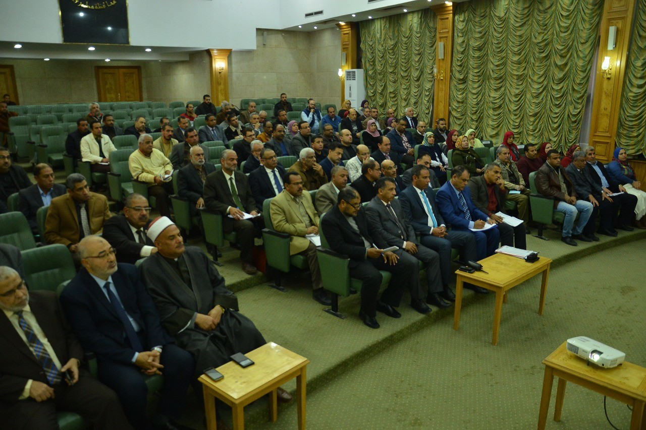 محافظ سوهاج: لجنة لمعاينة  خزانات وقود محطة السكة الحديد.. 