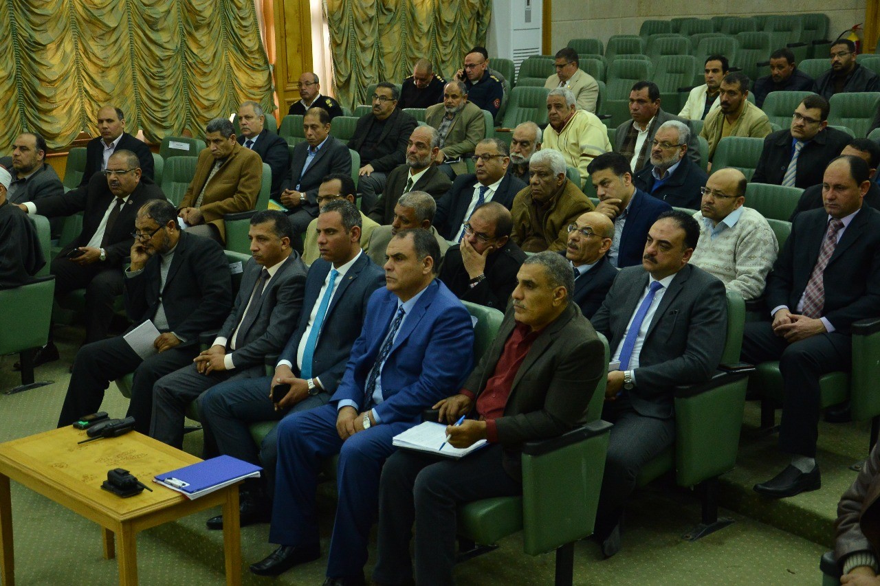 محافظ سوهاج: لجنة لمعاينة  خزانات وقود محطة السكة الحديد.. 