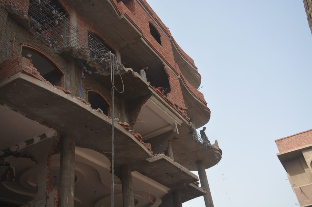 الهجان يواصل حملاته للقضاء على ظاهرة البناء المخالف والتعديات بمدينة طوخ