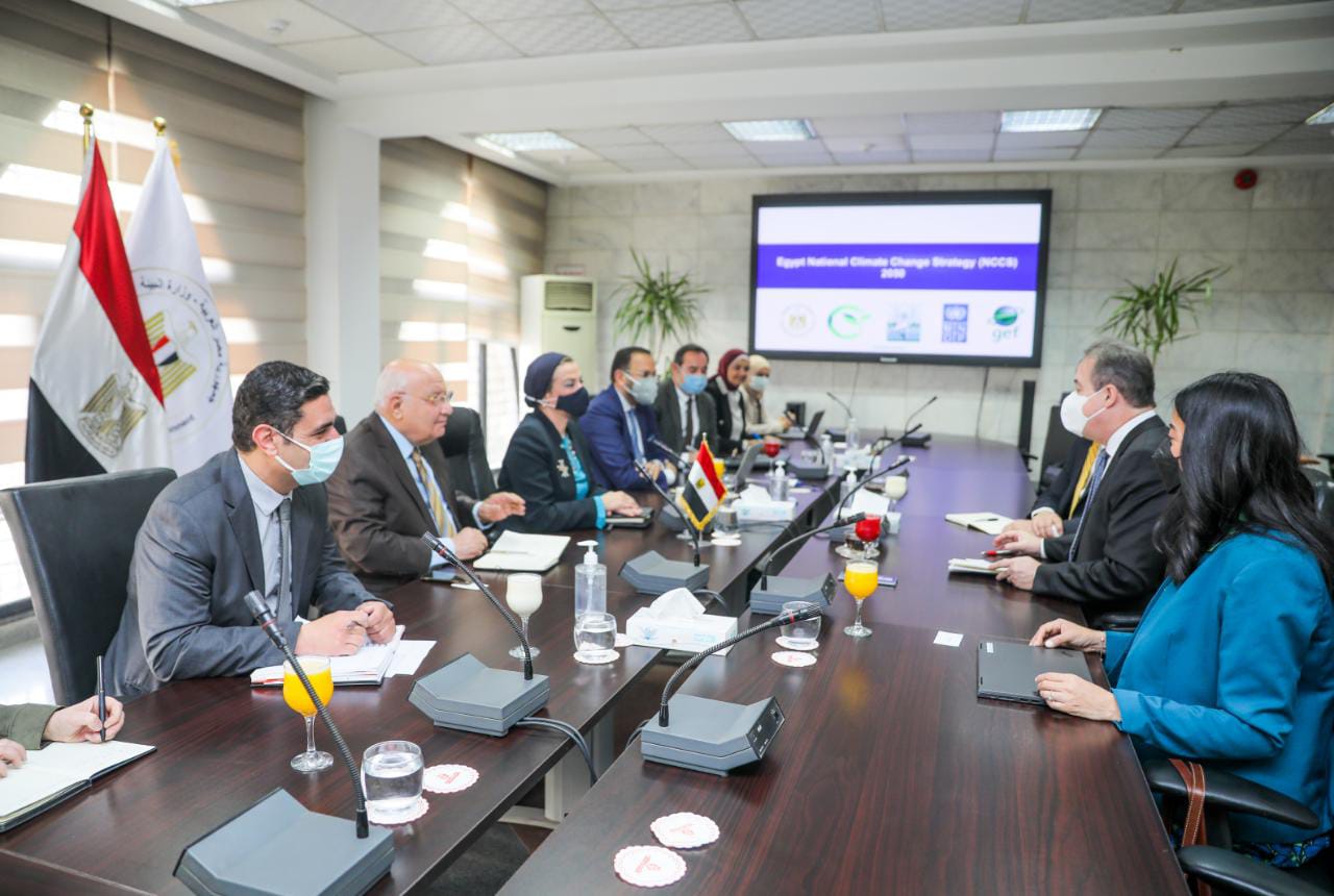   فى لقاء وزيرة البيئة بمدير صندوق المناخ الأخضر : الاتفاق على الحزمة الأولى لمشروعات تنفيذ الاستراتيجية الوطنية لتغير المناخ 