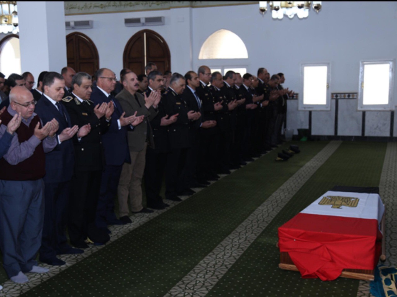 وزير الداخليه يتقدم الجنازة العسكرية للشهيد الرائد ماجد عبد الرازق
